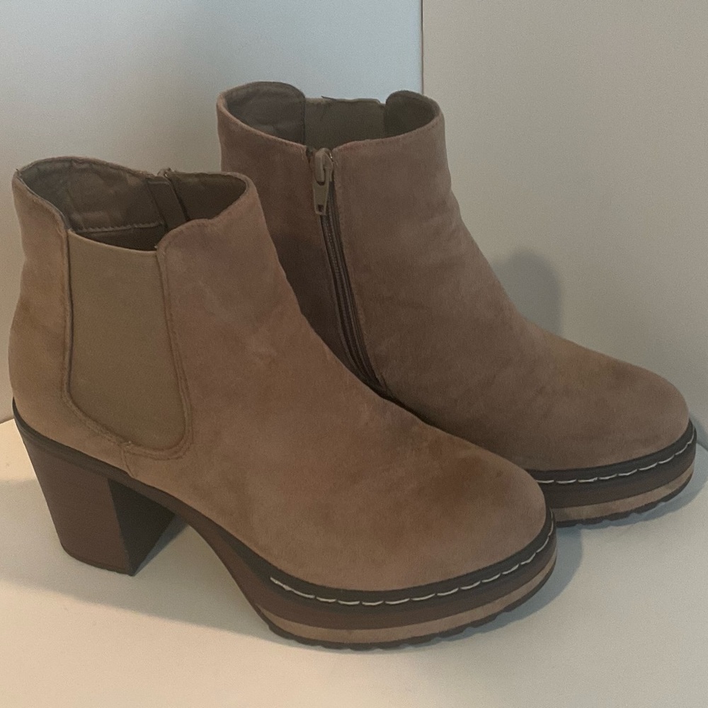 Pierre Dumas Tan Suede-like Platform Bootie Size 7.5